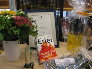 Verleihung der "Segeberger Feder" an Lukas Erler – der Büchertisch